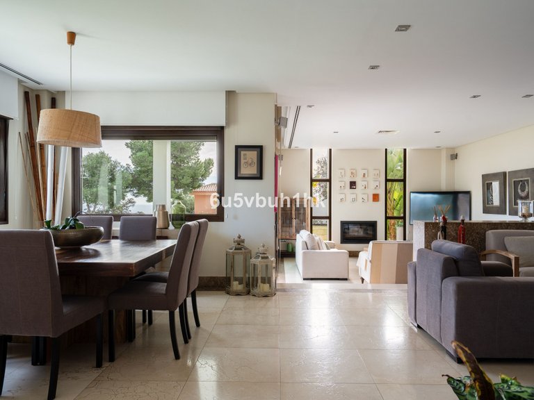 Villa for Sale in Málaga, Malaga 9
