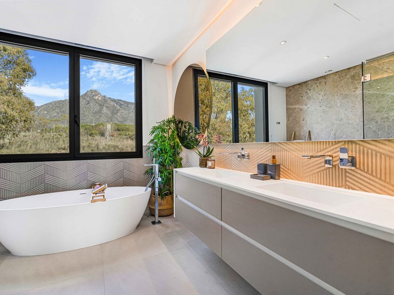 Villa for Sale in Costa del Sol The Golden Mile, Malaga 23