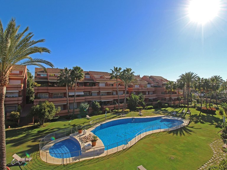 Apartment for Sale in Puerto Banús, Malaga 1