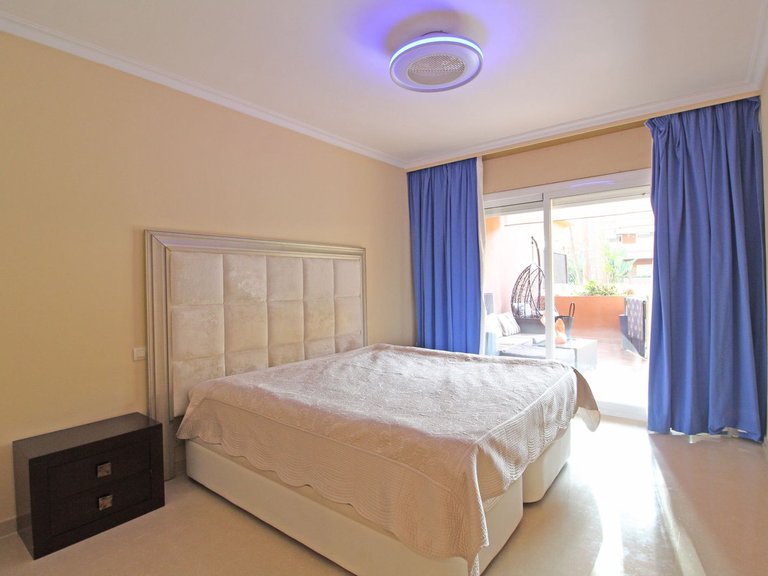 Apartment for Sale in Puerto Banús, Malaga 10