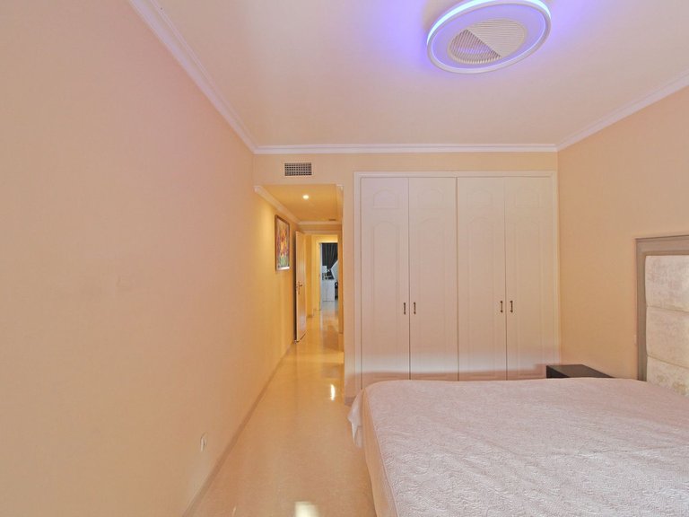 Apartment for Sale in Puerto Banús, Malaga 11