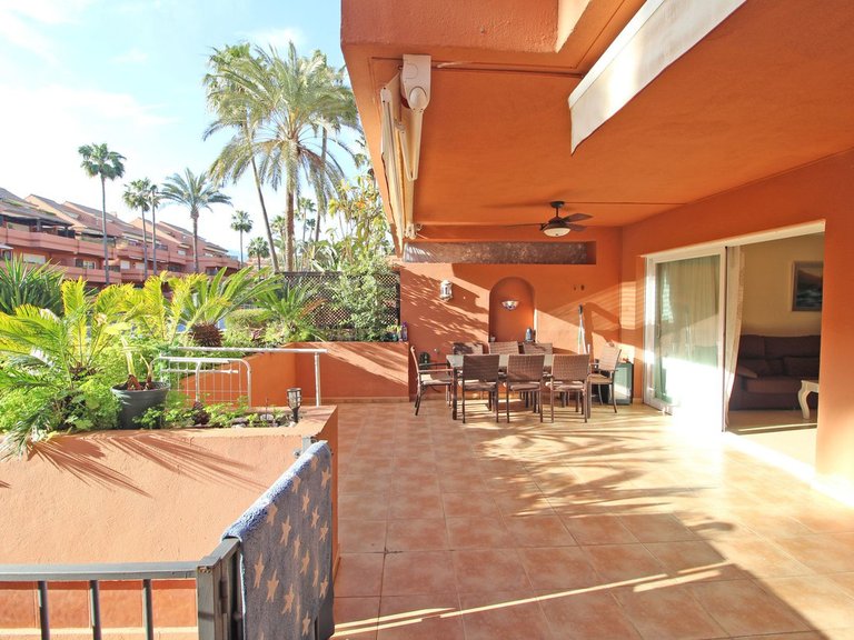 Apartment for Sale in Puerto Banús, Malaga 2
