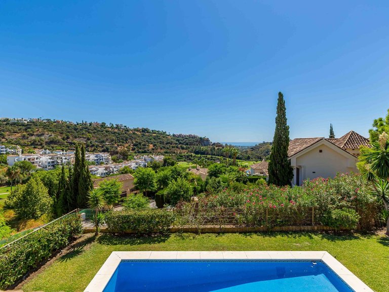 Villa for Sale in Los Arqueros, Malaga 2