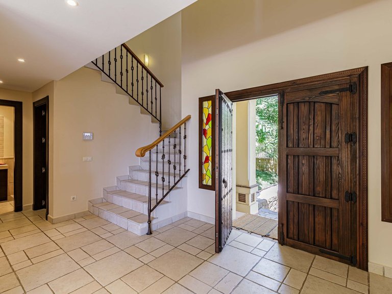 Villa for Sale in Los Arqueros, Malaga 3