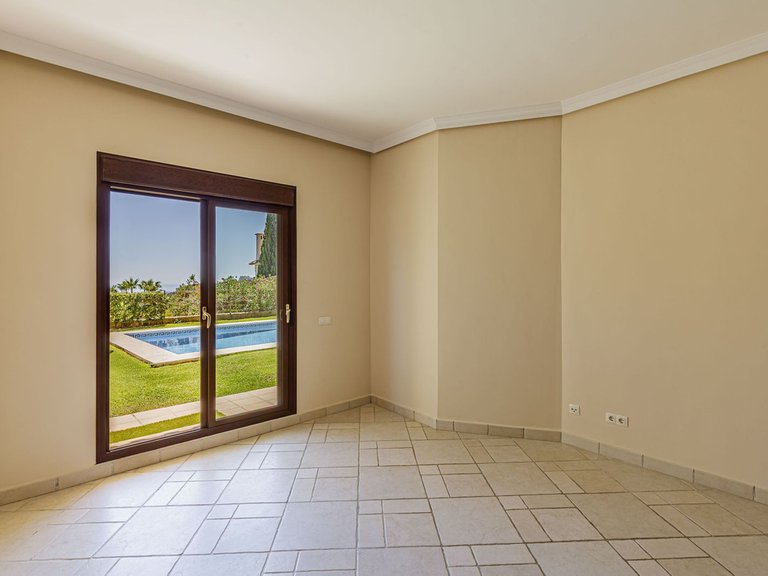 Villa for Sale in Los Arqueros, Malaga 6