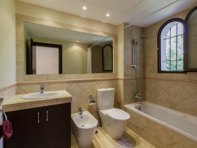 Villa for Sale in Los Arqueros, Malaga 8
