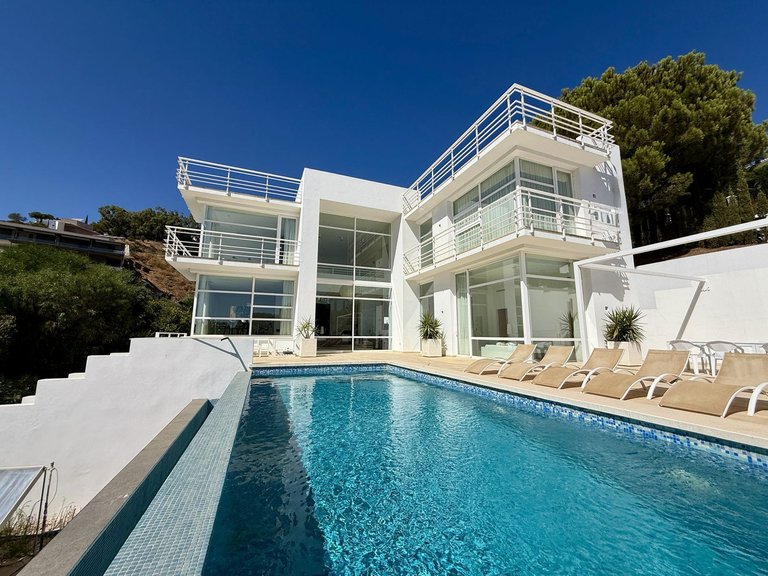Villa for Sale in Valtocado, Malaga 1
