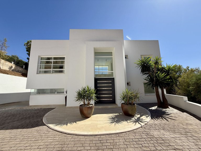 Villa for Sale in Valtocado, Malaga 3