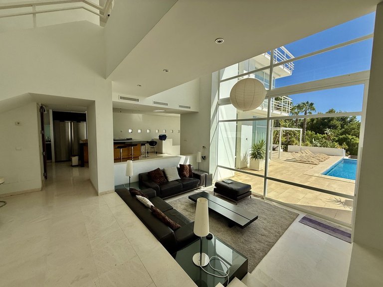 Villa for Sale in Valtocado, Malaga 4
