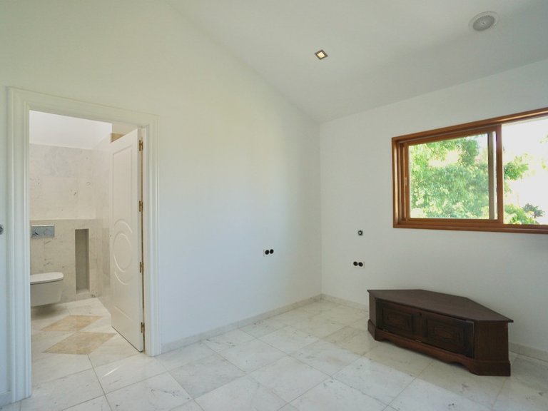 Villa for Sale in Benahavís, Malaga 12