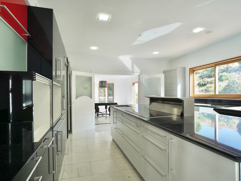Villa for Sale in Benahavís, Malaga 13