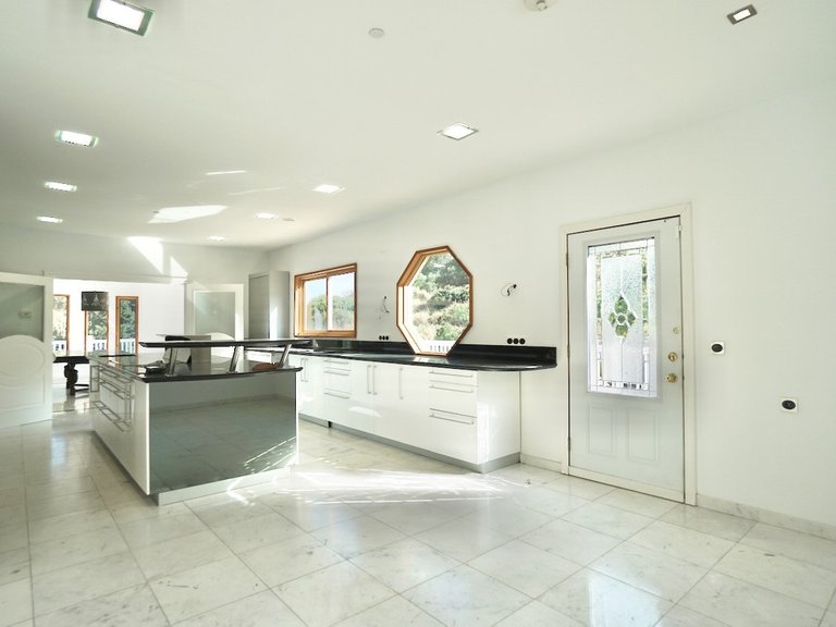 Villa for Sale in Benahavís, Malaga 15