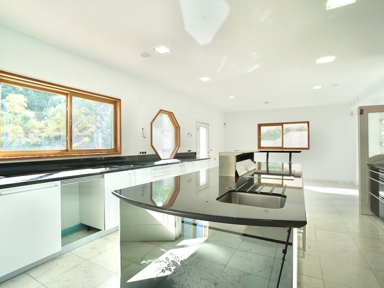 Villa for Sale in Benahavís, Malaga 16