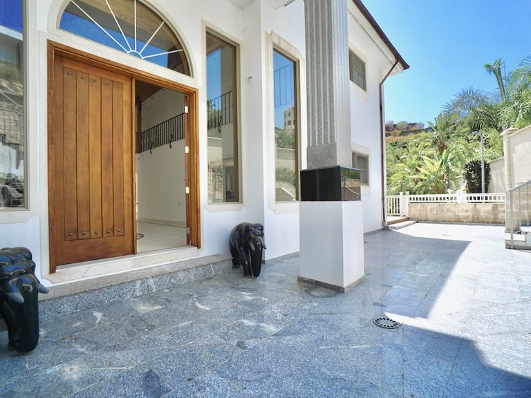 Villa for Sale in Benahavís, Malaga 3