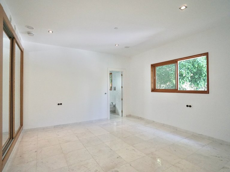 Villa for Sale in Benahavís, Malaga 42