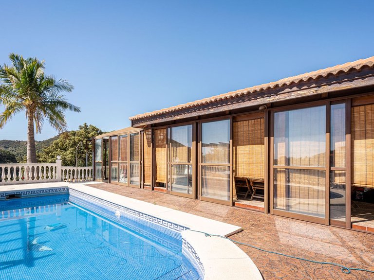 Country House for Sale in Estepona, Malaga 1