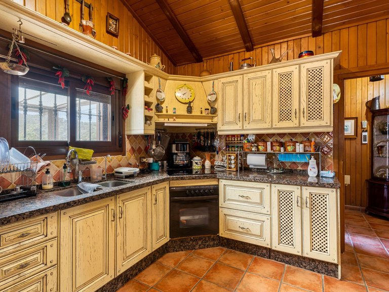 Country House for Sale in Estepona, Malaga 10