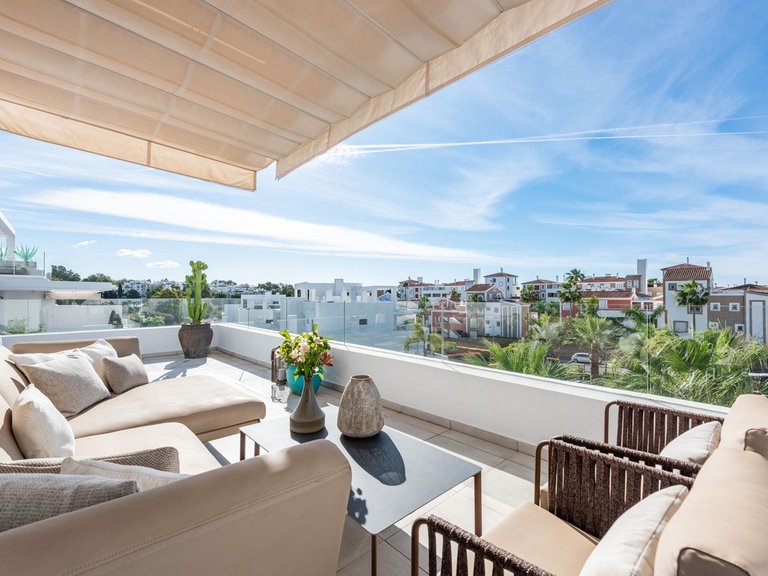 Apartment for Sale in El Paraiso, Malaga 28