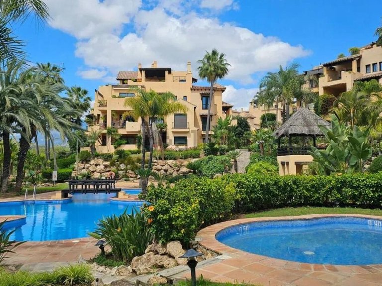 Apartment for Sale in New Golden Mile, Malaga 1