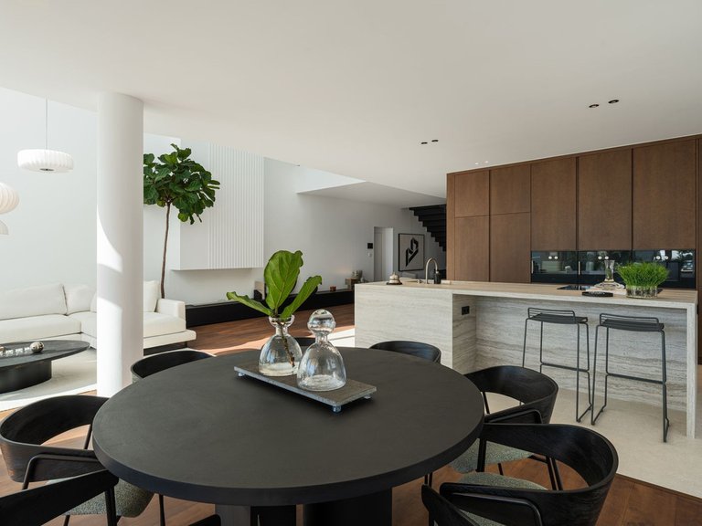 Villa for Sale in The Golden Mile, Malaga 5