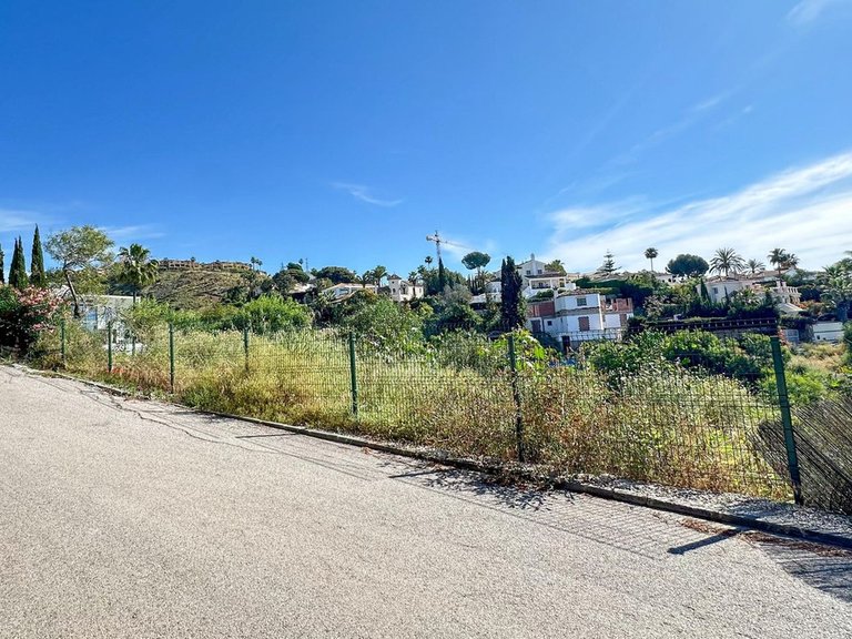 Plot for Sale in El Paraiso, Malaga 4