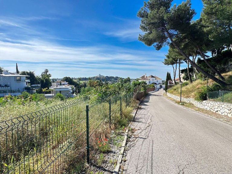 Plot for Sale in El Paraiso, Malaga 5