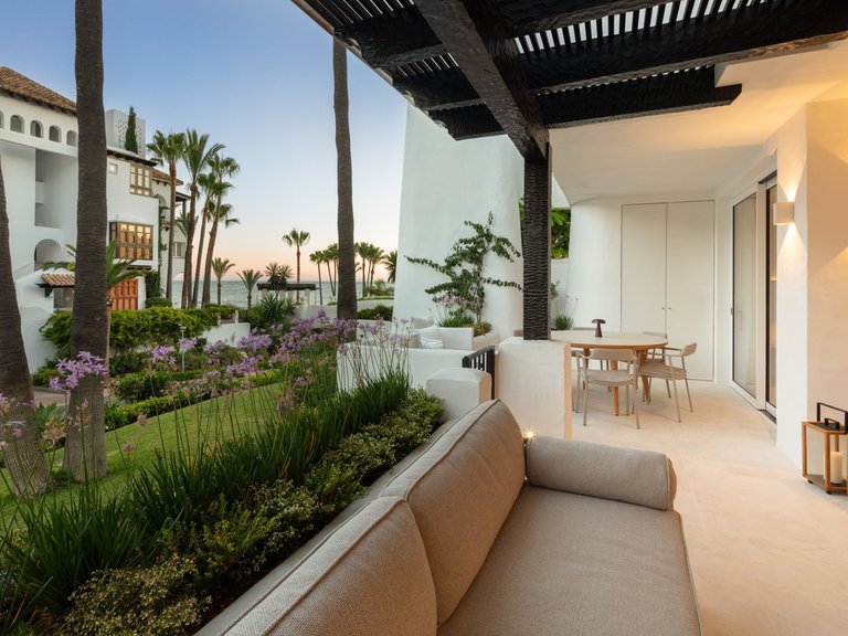 Apartment for Sale in The Golden Mile, Malaga 1