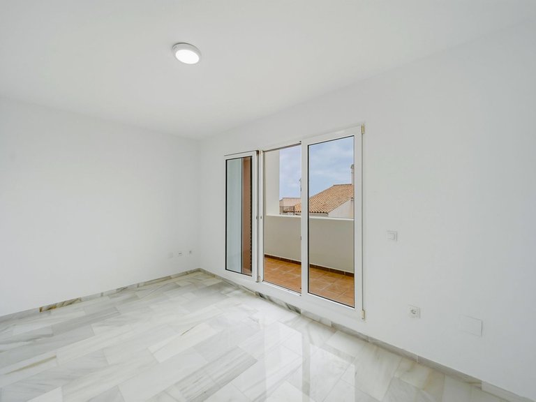 Apartment for Sale in Costa del Sol, Benalmadena Costa, Malaga 15