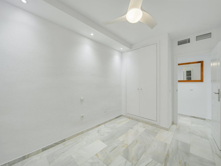 Apartment for Sale in Costa del Sol, Benalmadena Costa, Malaga 18
