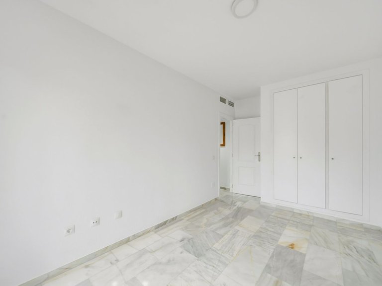 Apartment for Sale in Costa del Sol, Benalmadena Costa, Malaga 20