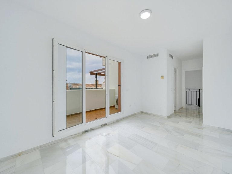 Apartment for Sale in Costa del Sol, Benalmadena Costa, Malaga 22