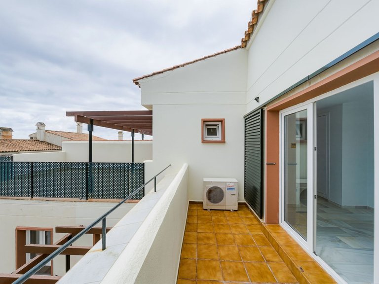 Apartment for Sale in Costa del Sol, Benalmadena Costa, Malaga 5