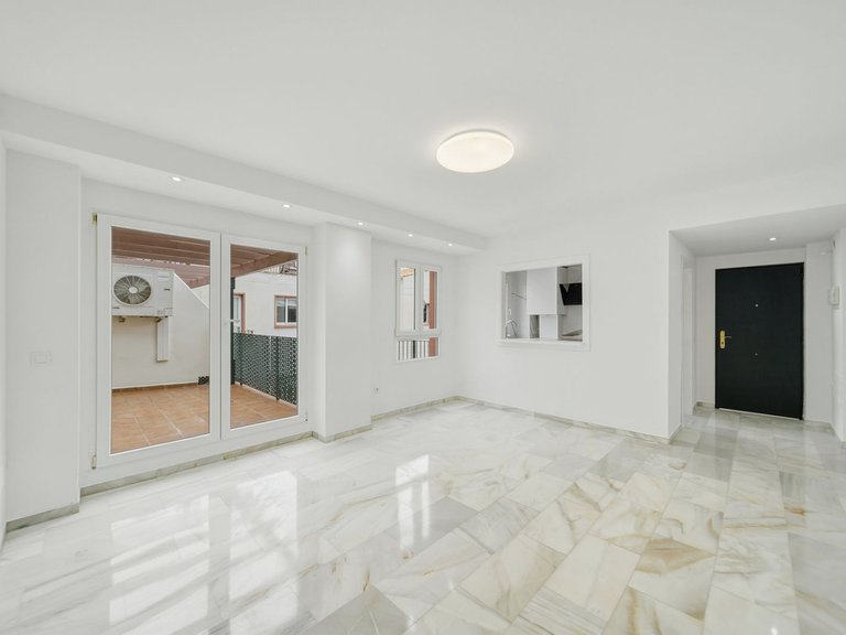 Apartment for Sale in Costa del Sol, Benalmadena Costa, Malaga 6