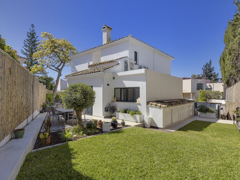 Villa for Sale in Guadalmina Alta, Malaga 9