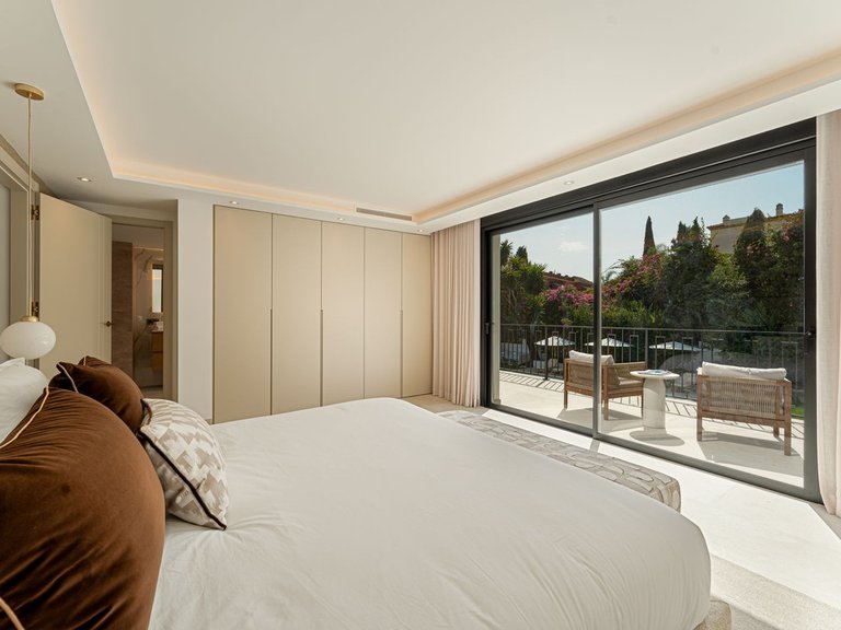Villa for Sale in Marbella, Malaga 26