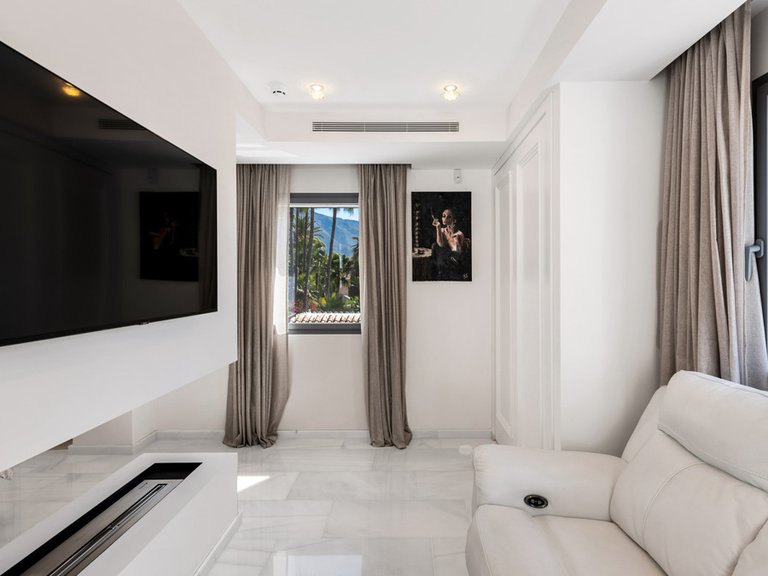 Villa for Sale in Nueva Andalucía, Malaga 13