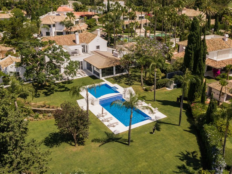 Villa for Sale in Nueva Andalucía, Malaga 25
