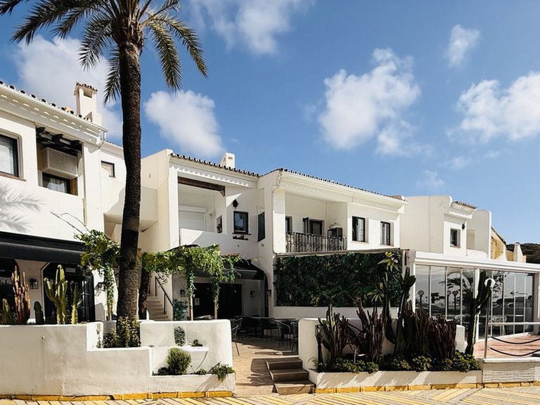 Commercial for Sale in Cabopino, Malaga 2