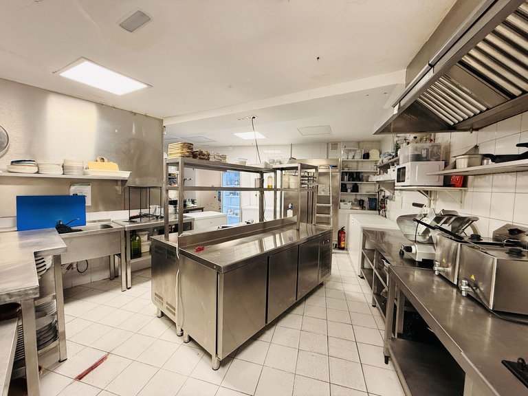 Commercial for Sale in Cabopino, Malaga 31