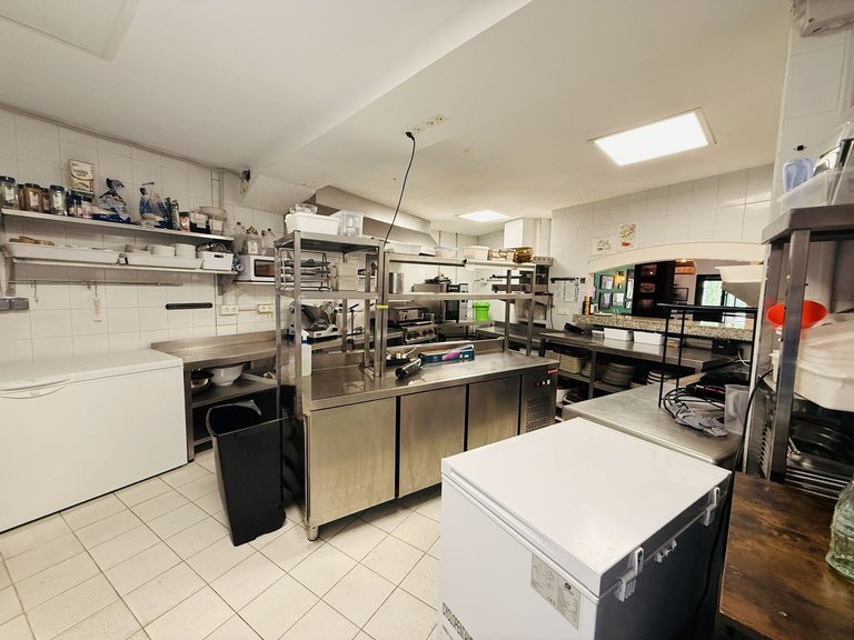 Commercial for Sale in Cabopino, Malaga 32