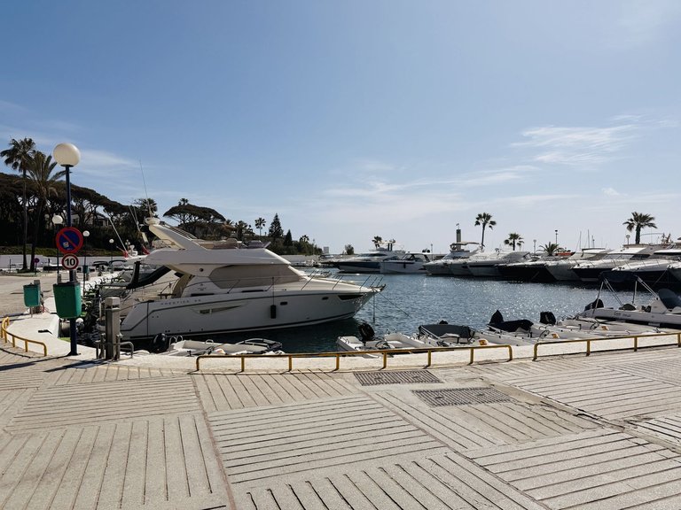 Commercial for Sale in Cabopino, Malaga 34
