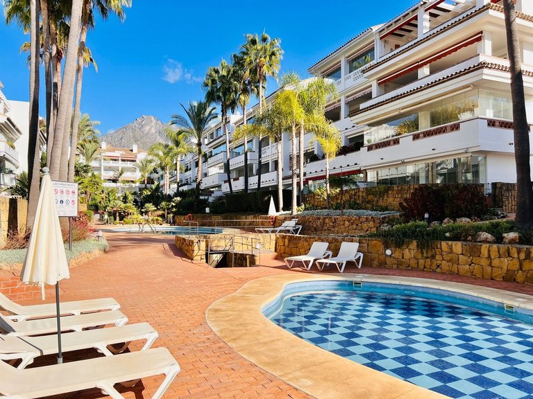 Apartment for Sale in The Golden Mile, Malaga 1