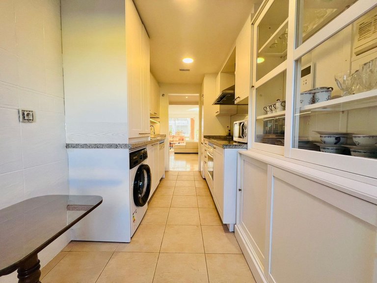 Apartment for Sale in The Golden Mile, Malaga 10