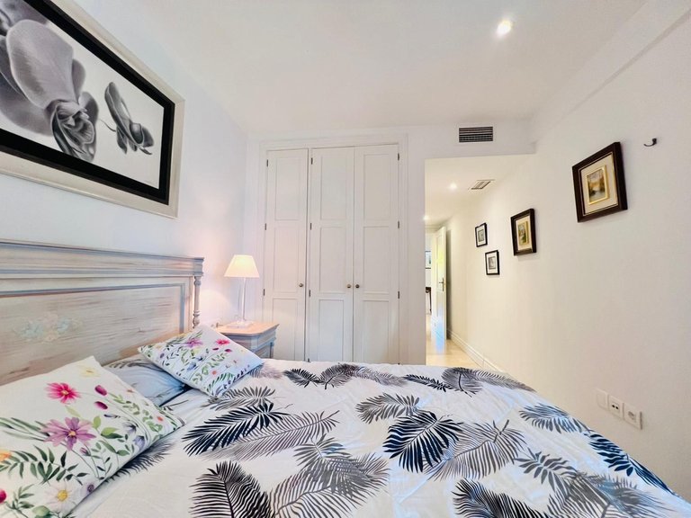 Apartment for Sale in The Golden Mile, Malaga 12