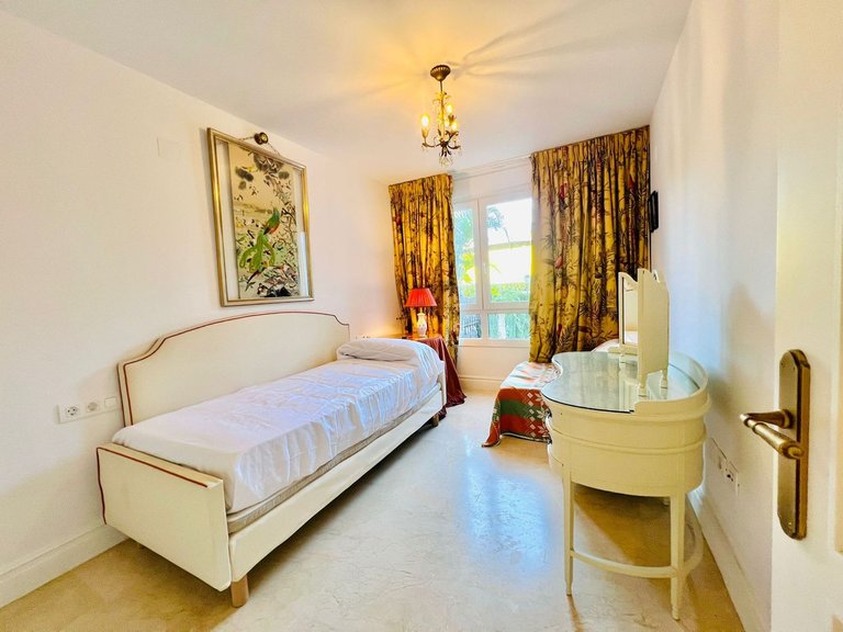 Apartment for Sale in The Golden Mile, Malaga 15