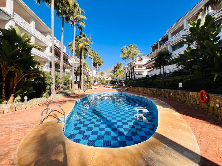 Apartment for Sale in The Golden Mile, Malaga 18