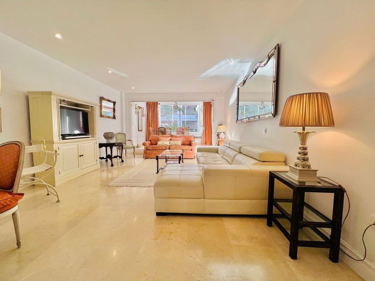Apartment for Sale in The Golden Mile, Malaga 2