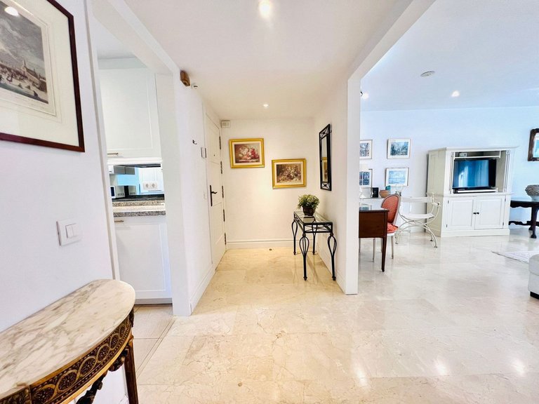 Apartment for Sale in The Golden Mile, Malaga 8