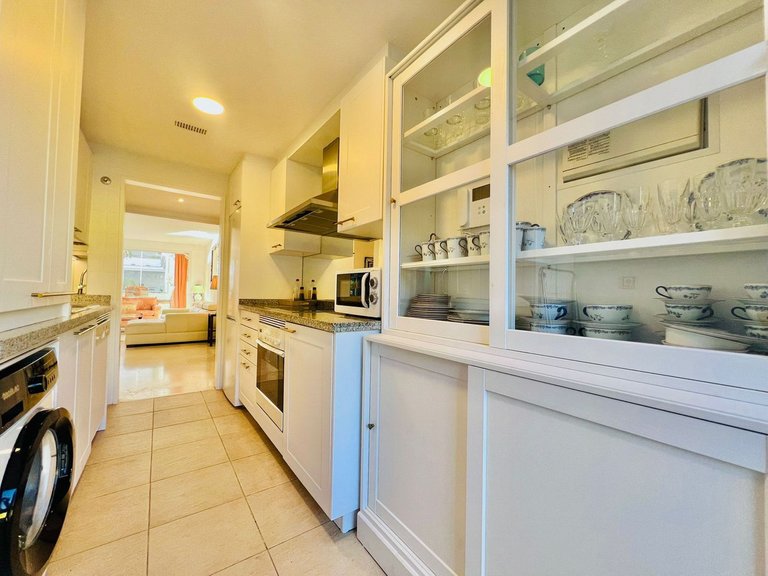Apartment for Sale in The Golden Mile, Malaga 9