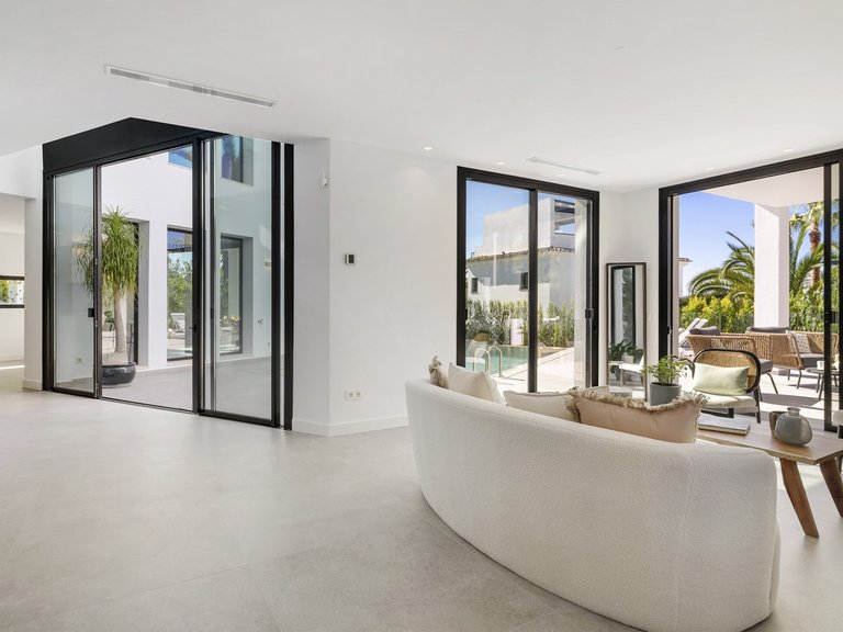 Villa for Sale in Marbesa, Malaga 5